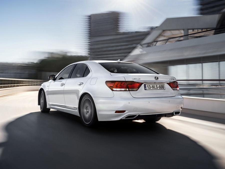  Lexus LS600h F-Sport 2012 года  (EU) (фото 6 из 16)